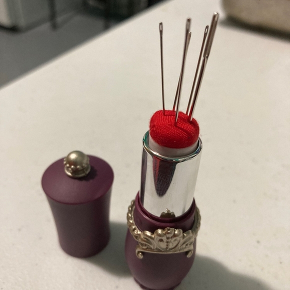 5/25 sewing pin cushion built into lipstick case rotates up down unique fun new - Picture 7 of 14